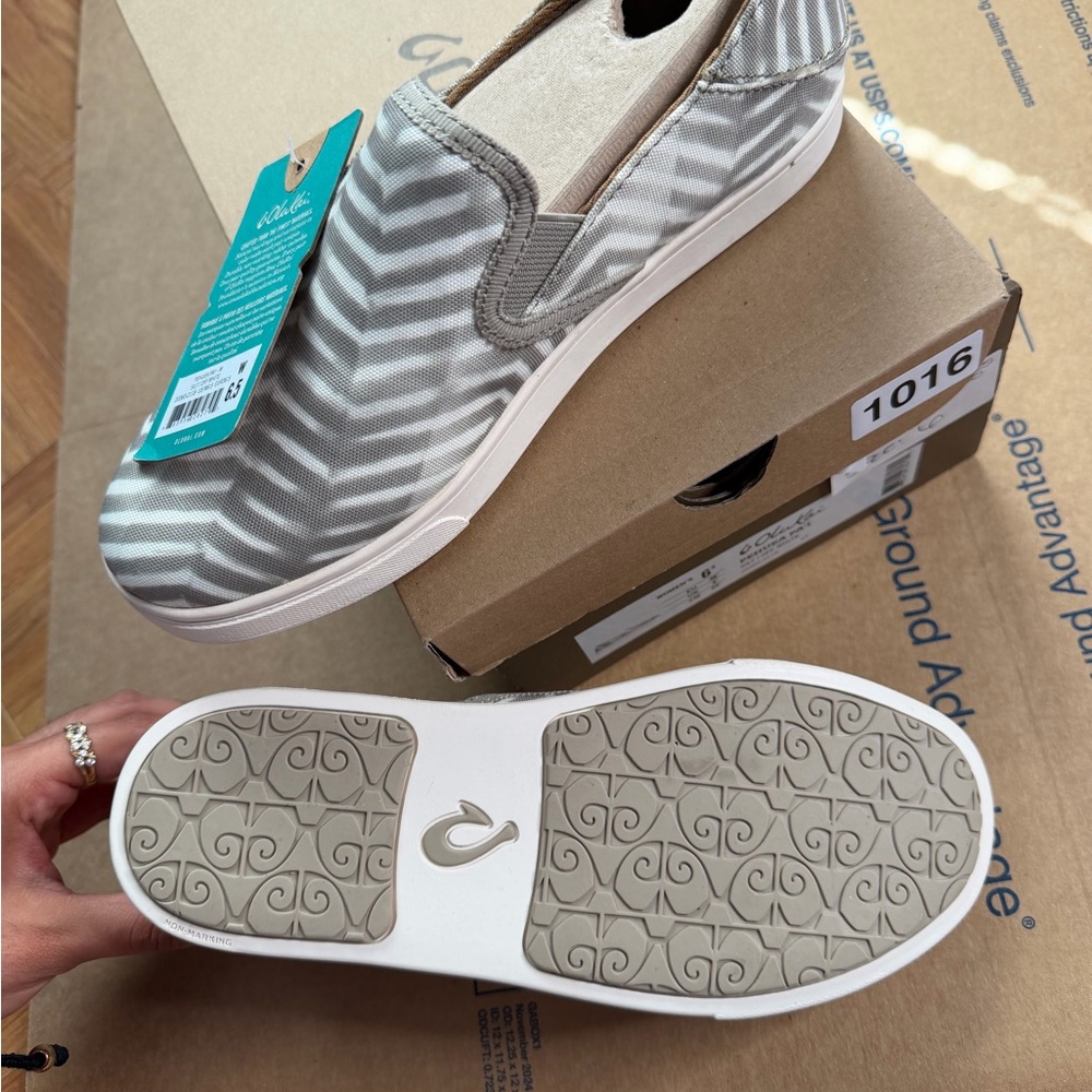 OluKai Women’s Shoe Size 6.5 SILT OFF WHITE